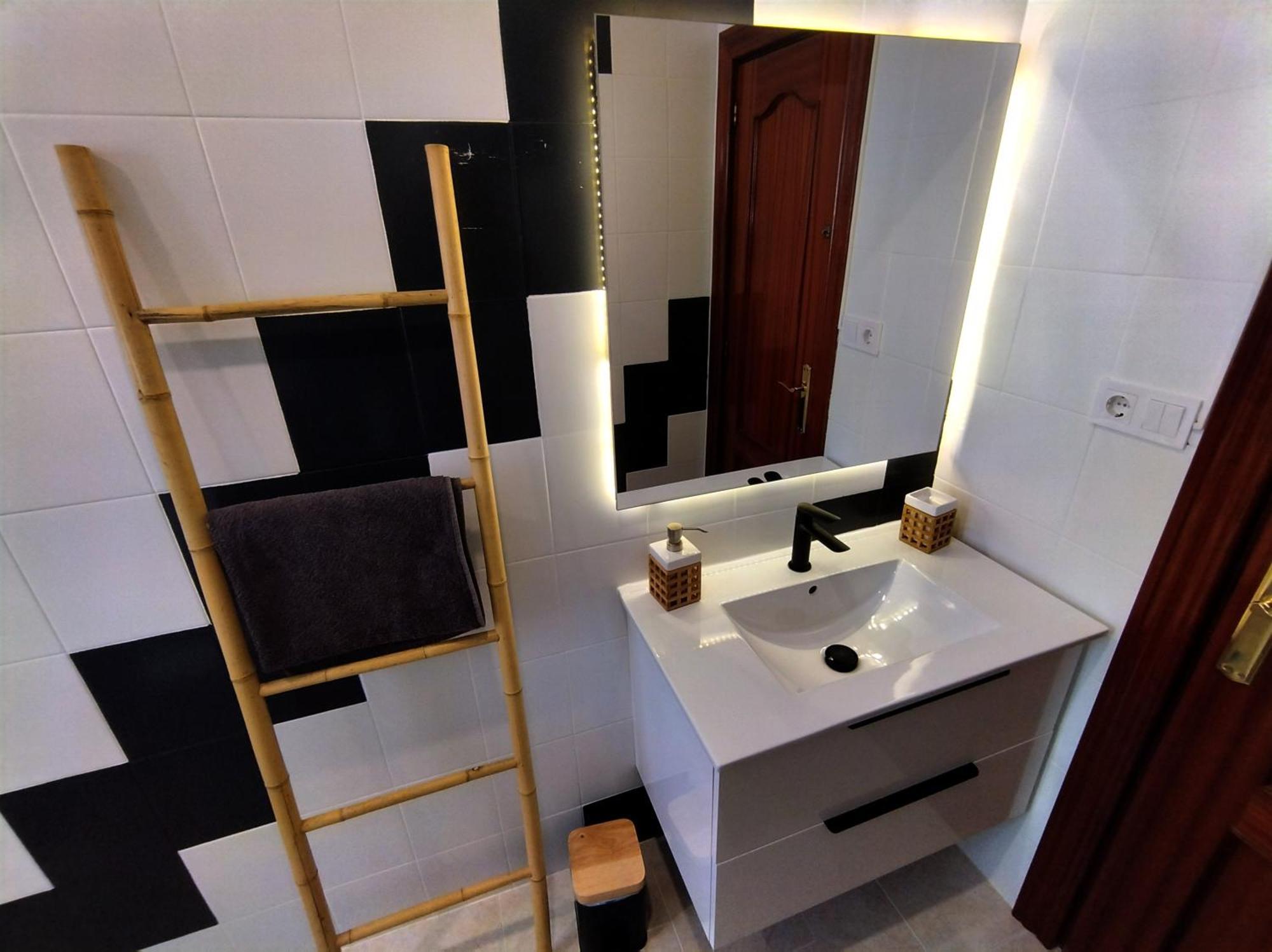 Habitaciones En Apartamento Compartido W Host Alicante Bagian luar foto