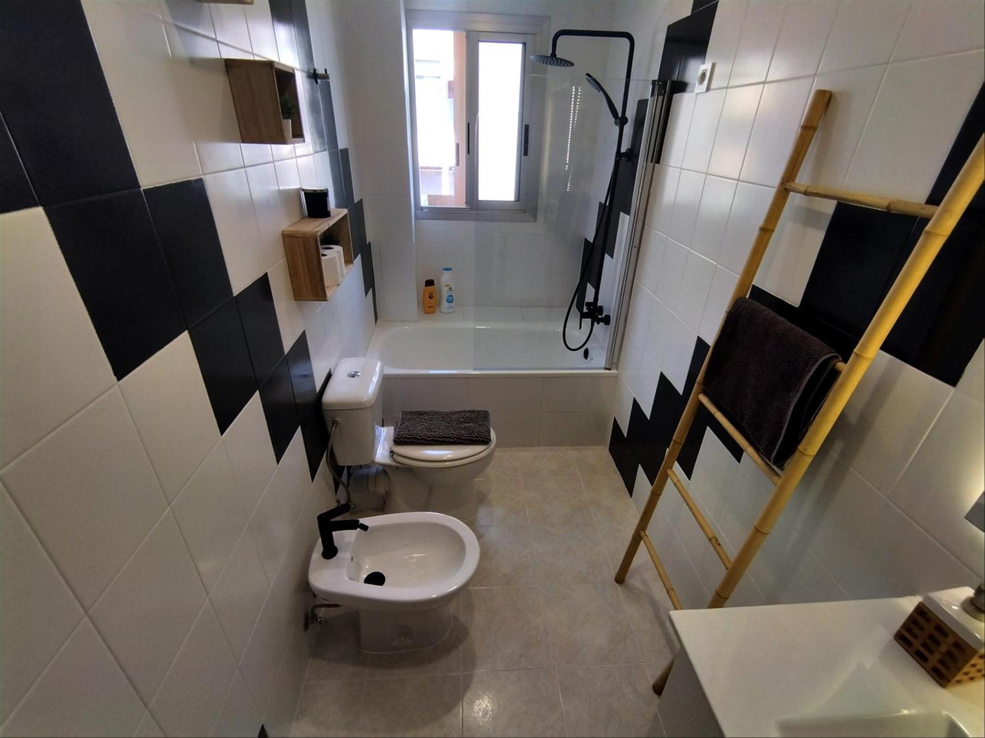 Habitaciones En Apartamento Compartido W Host Alicante Bagian luar foto